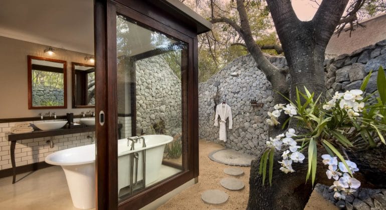 Ngala Safari Lodge Bathroom