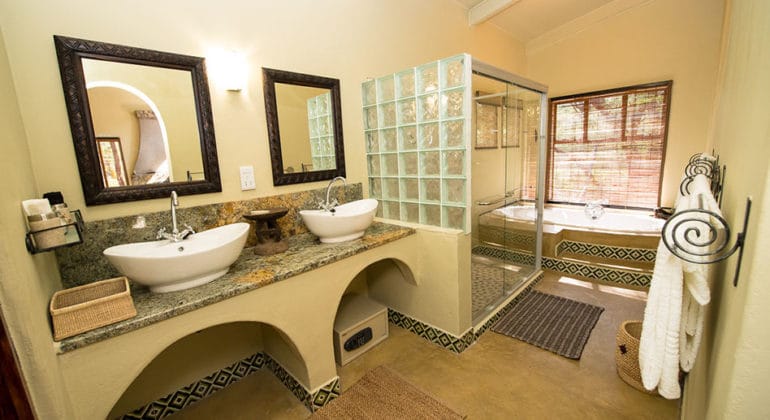 Camelthorn Lodge Bathroom