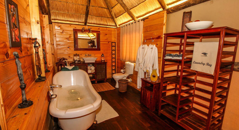 Nehimba Lodge Bathroom
