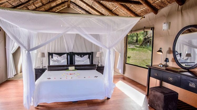 Chisomo Safari Lodge Bedroom 1