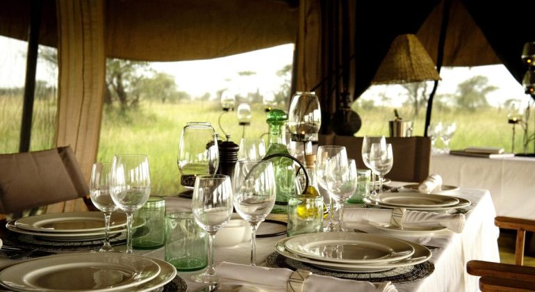 Intimate Camps Dinner Table