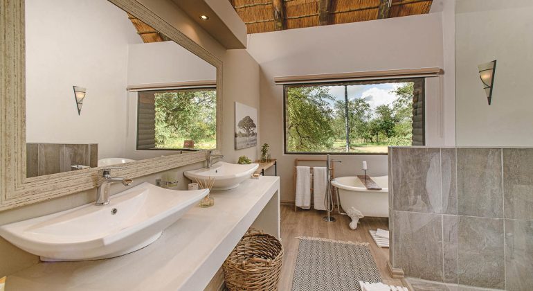 Karongwe River Lodge Bathroom